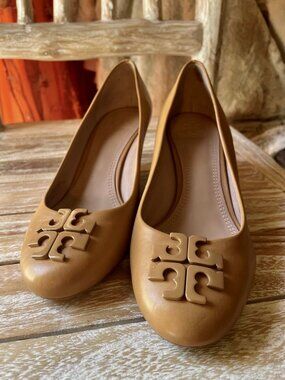 Tory Burch EXCL Caramel Wood Wedge Women Heel Shoes SZ 7 w BIG LOGO